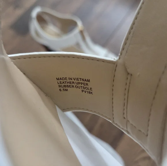 Michael Kors Optic White Berkley Leather Sandals Size 6.5 - Picture 7 of 8